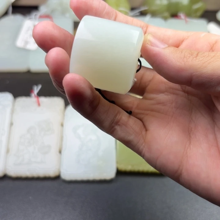 W***I和田玉未镶嵌挂件