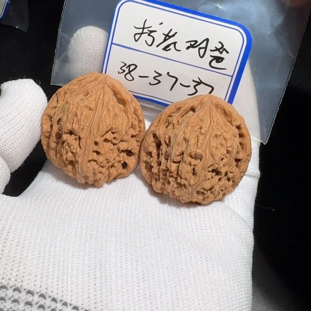 文玩核桃把件8号拧花