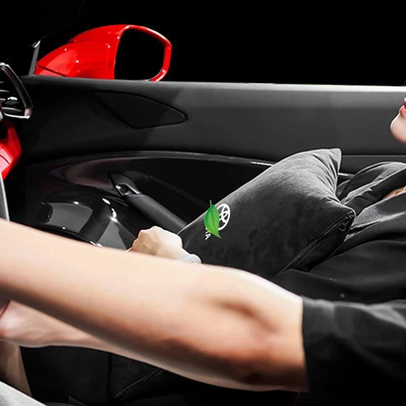 适用丰田来汽车抱枕被可定制凯美瑞汉兰达卡罗拉腰靠枕两用折叠