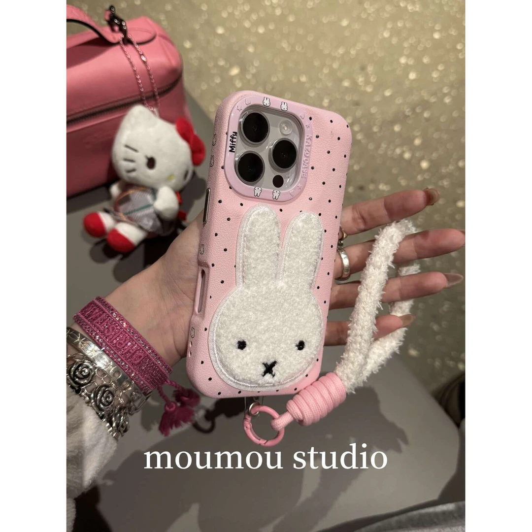 少女粉波点毛绒兔子适用于iPhone16Promax手机壳苹果15可爱14女13