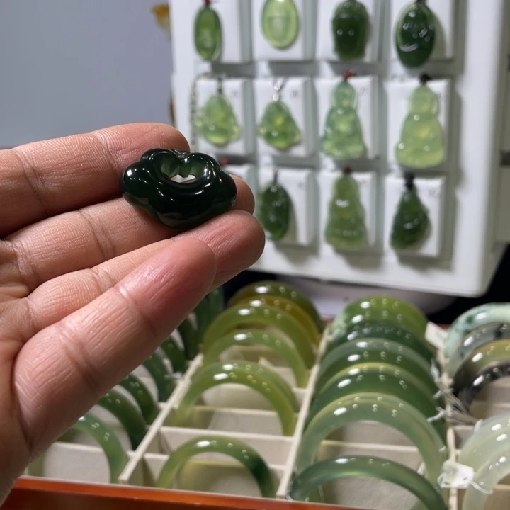 蛇纹石玉合金颈饰