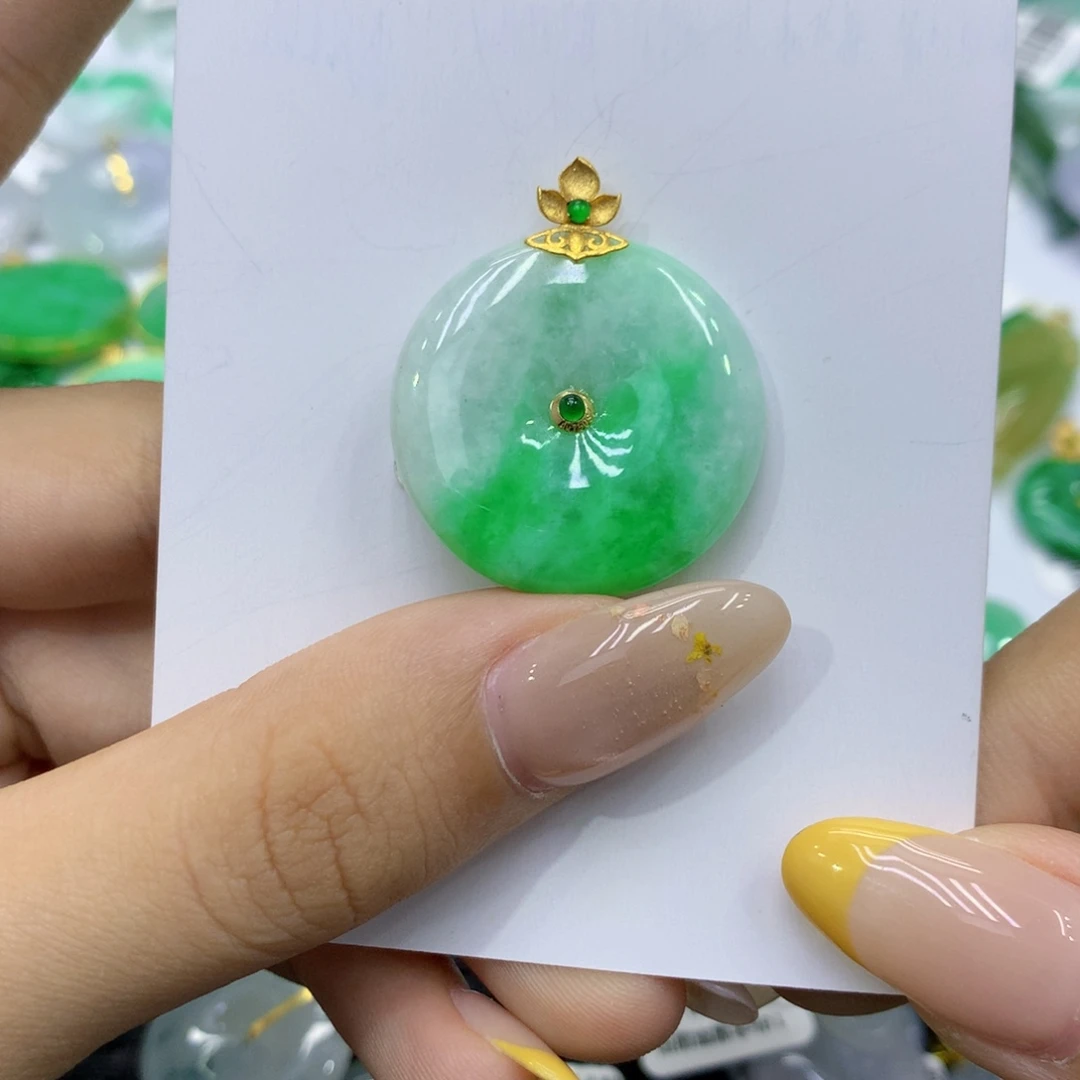 翡翠18K金镶嵌颈饰