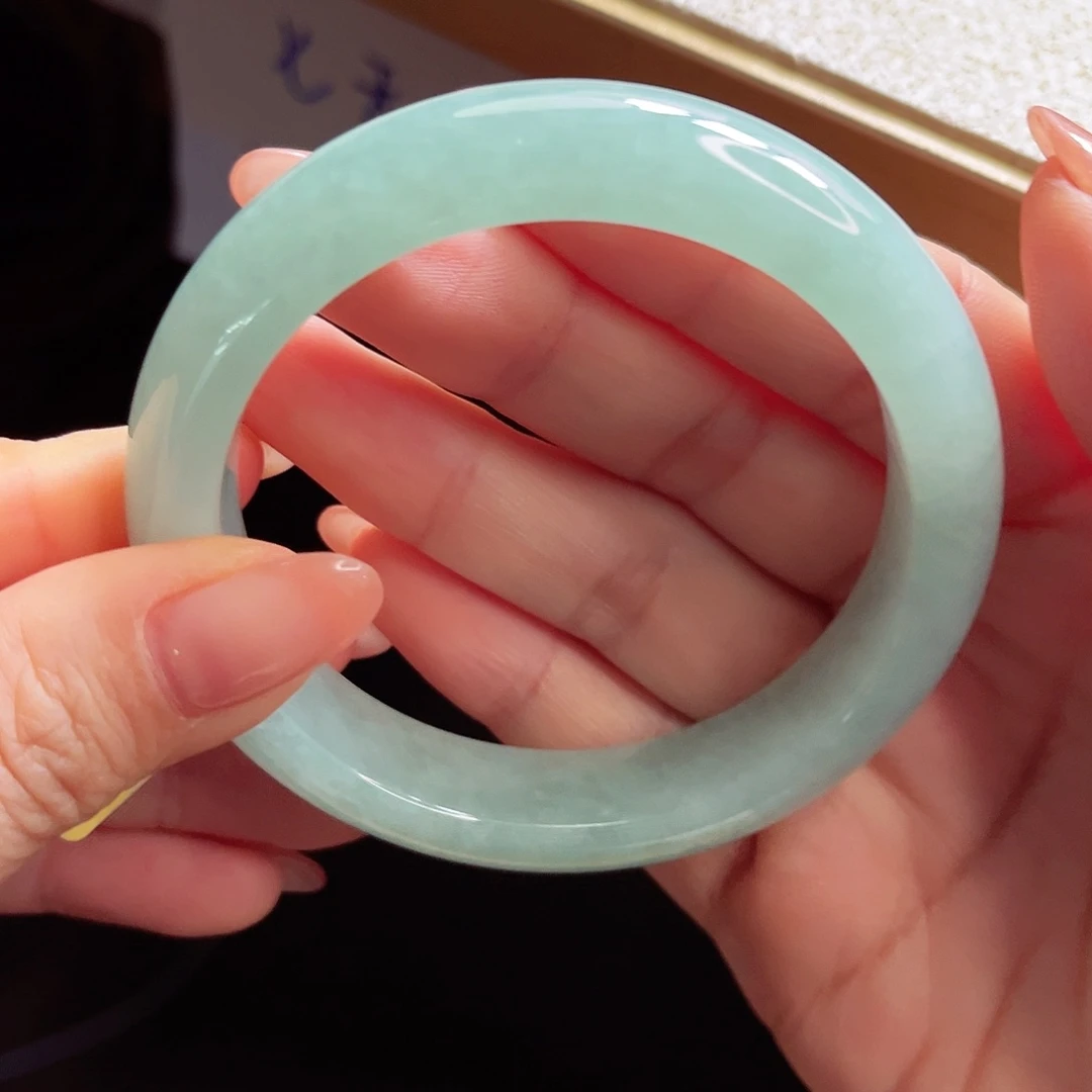 翡翠手镯未镶嵌手镯