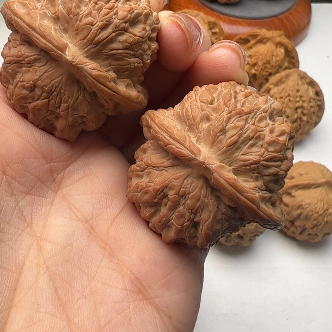 文玩核桃吊坠血麒麟39