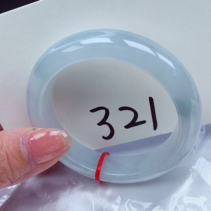 翡翠手镯未镶嵌翡翠