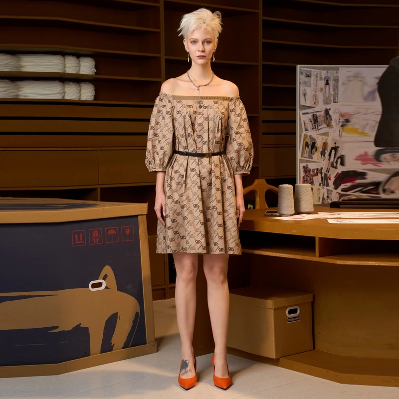 U/TI 莱赛尔高定混纺满印老花字母气质颜值轻奢一字肩短袖连衣裙