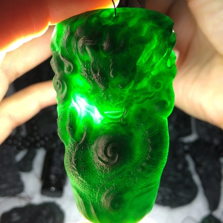 定制翡翠未镶嵌随形龙