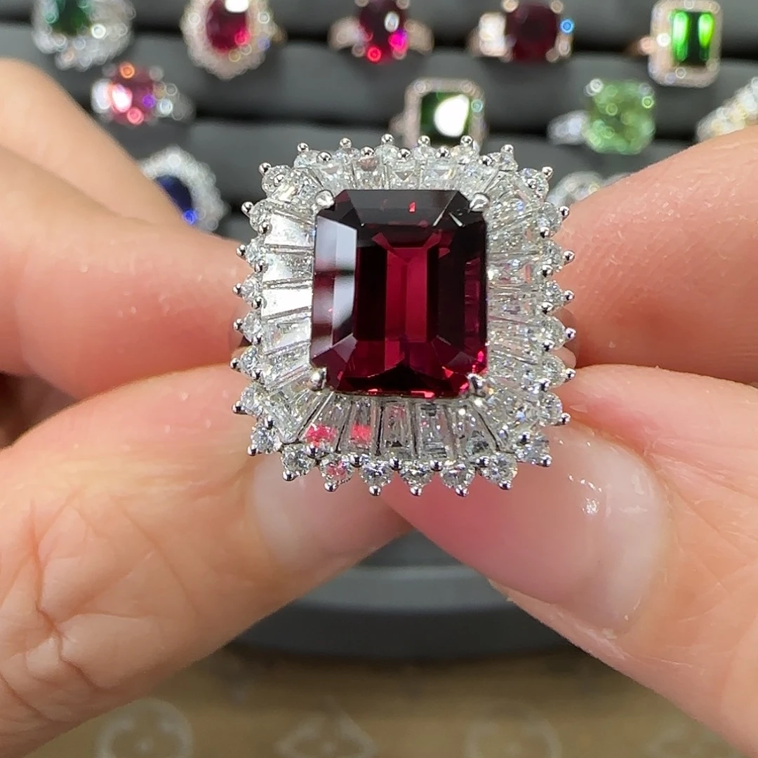 18K金镶嵌碧玺戒指3.88ct