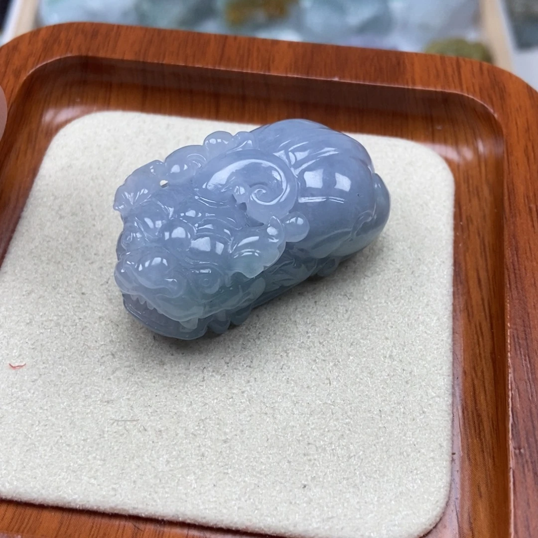 翡翠未镶嵌颈饰如意