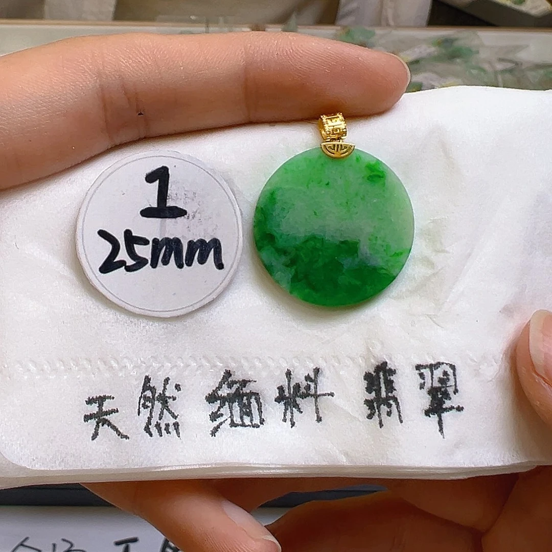 翡翠颈饰18K金镶嵌翡翠