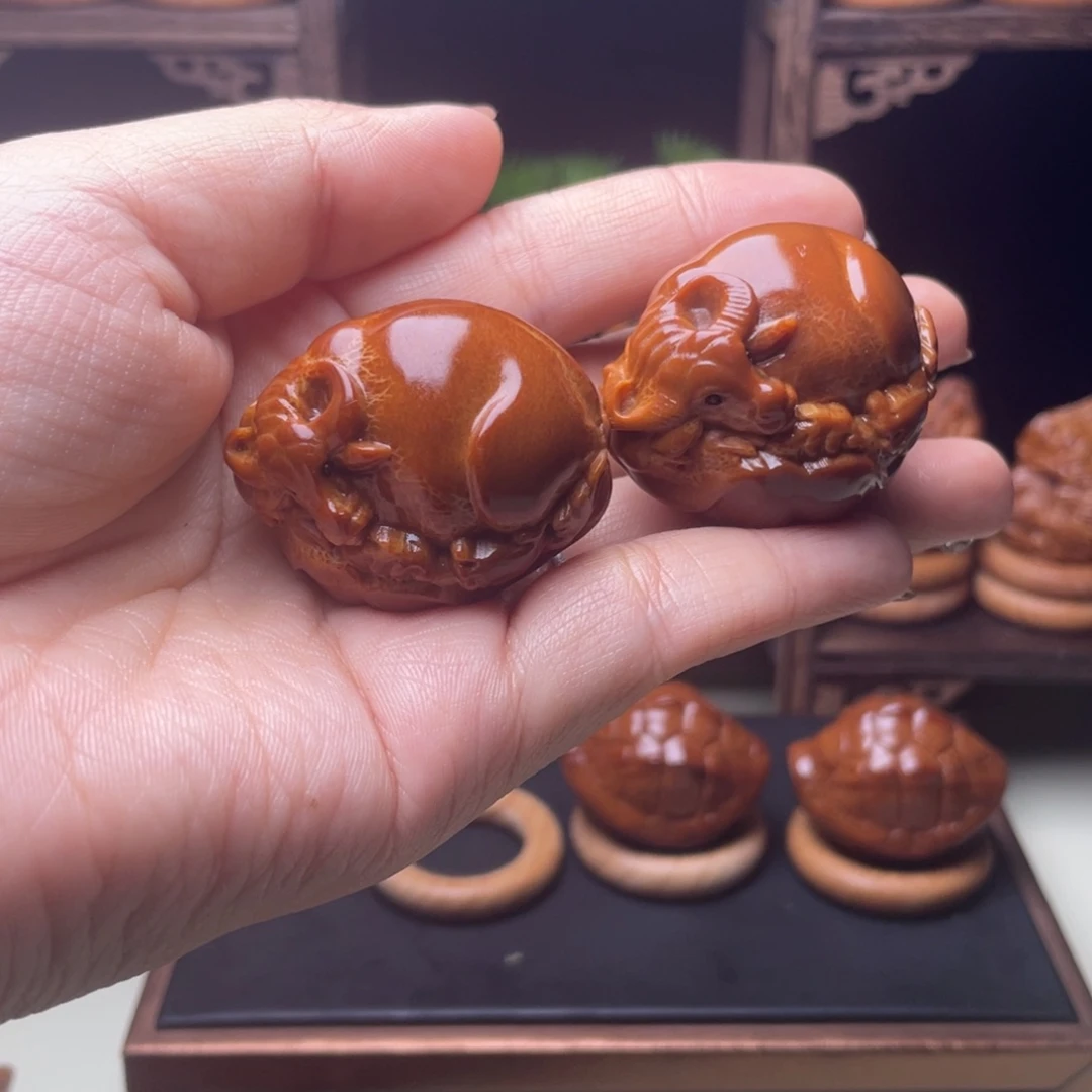 橄榄核吊坠荷叶牛手球3.3