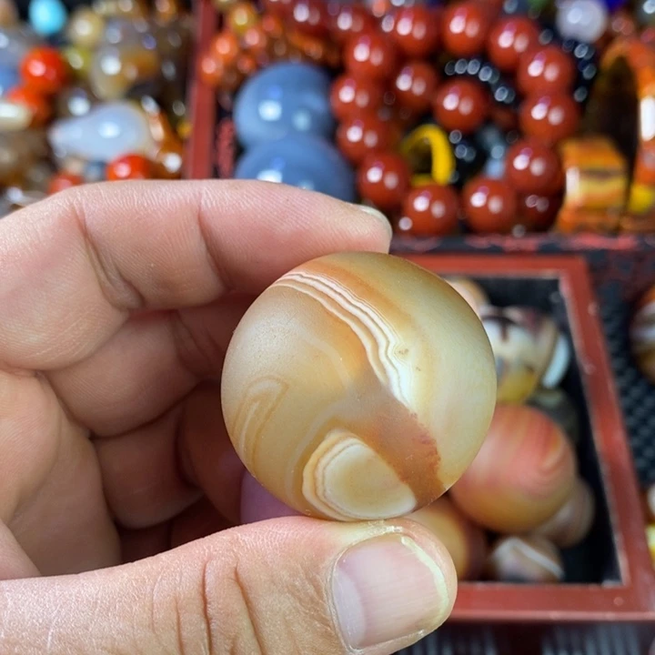 辛***亮玛瑙/玉髓未镶嵌珠大缠丝珠
