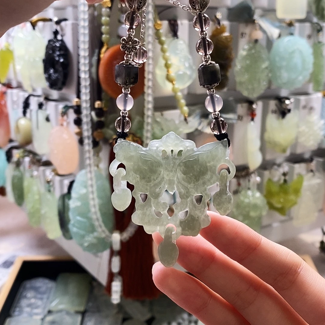 蛇纹石玉未镶嵌颈饰