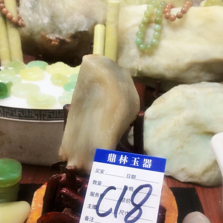 未镶嵌蛇纹石玉珠宝奇石