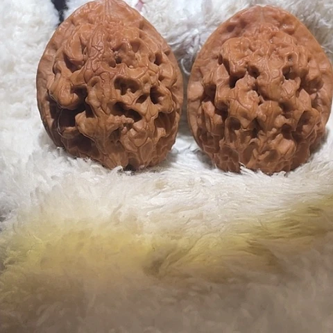 文玩核桃把件天山雪蚕带彩40