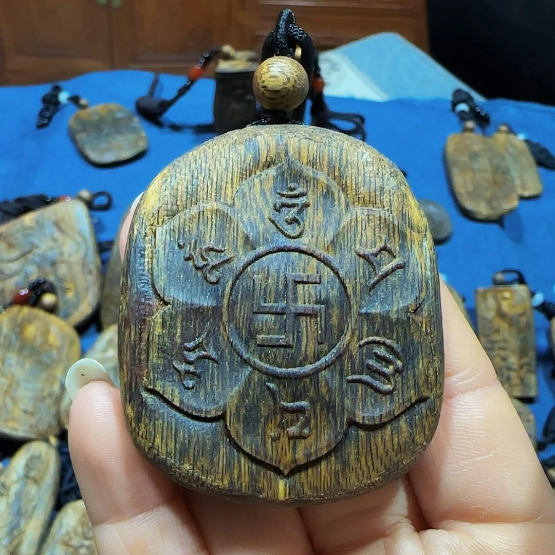 沉香碎屑沉香海南国香老白奇金丝油老料六字真言带绳18.3克