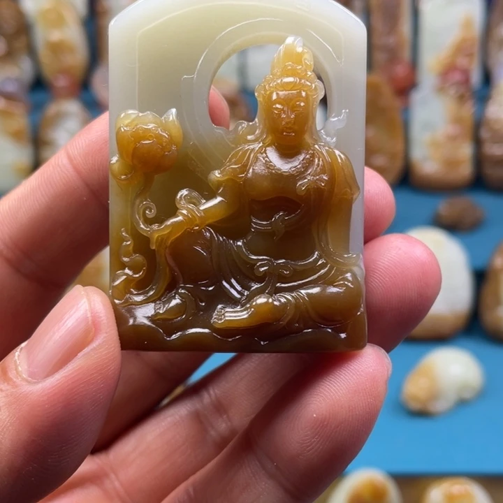 颈饰未镶嵌和田玉（糖玉）