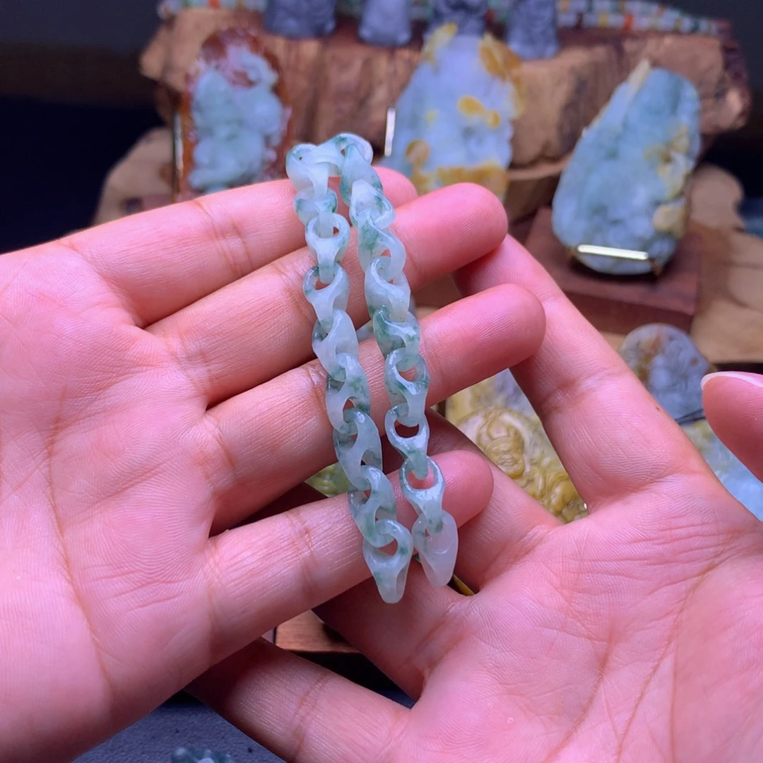 燕***子定制翡翠未镶嵌手链