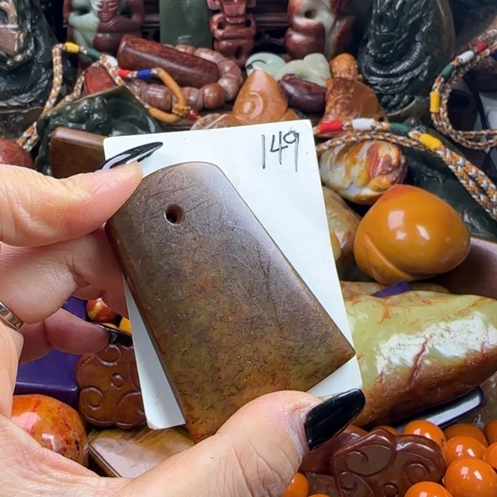 未镶嵌透闪石质玉珠宝奇石