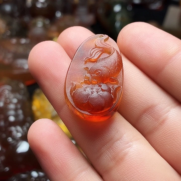 琥珀未镶嵌裸石100