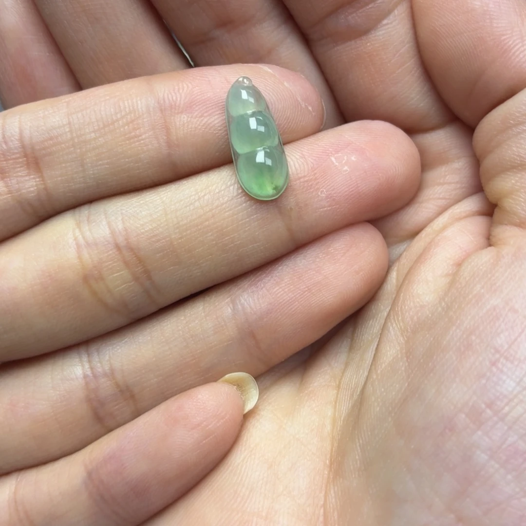 *****翡翠未镶嵌颈饰绿豆