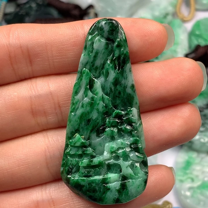 翡翠未镶嵌颈饰王**