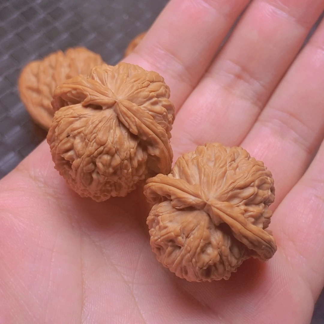 桃核把件哈***雪直播间全品白狮子