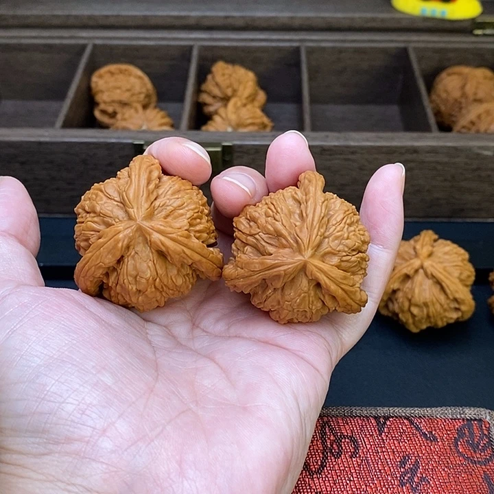小***张把件文玩核桃白奔