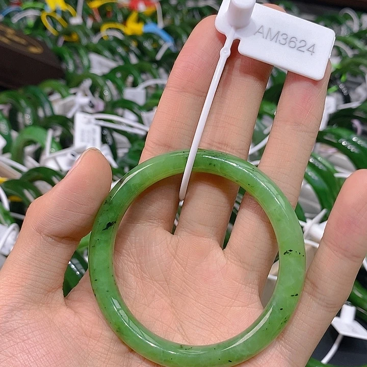 和田玉（碧玉）未镶嵌手镯