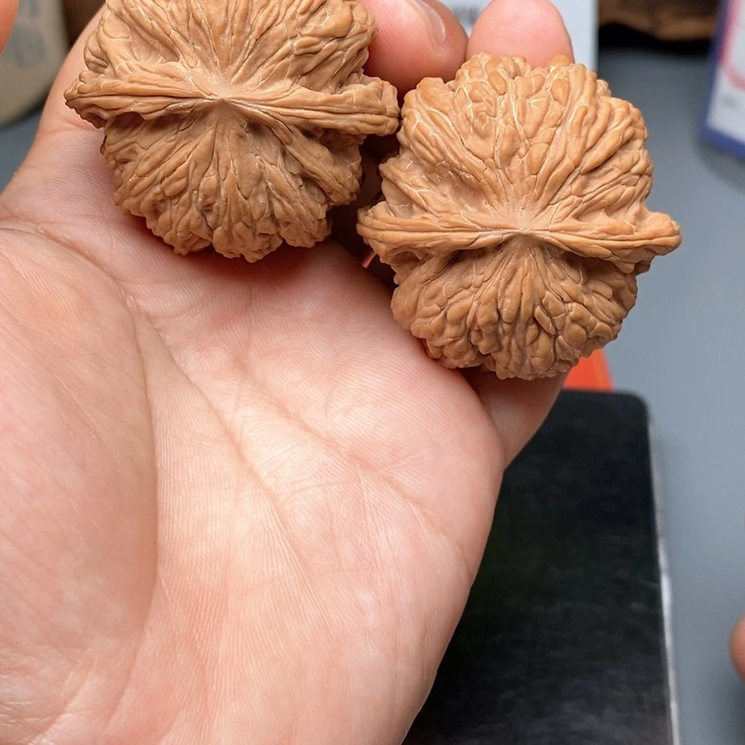 文玩核桃吊坠42水晶宝石 当场抽两个高货200带走