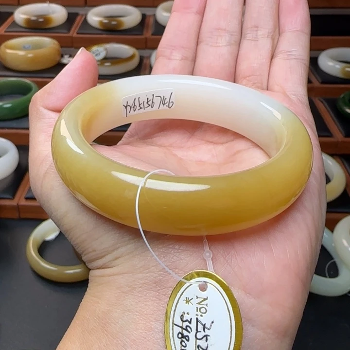 和田玉未镶嵌手镯黄金糖白56正装