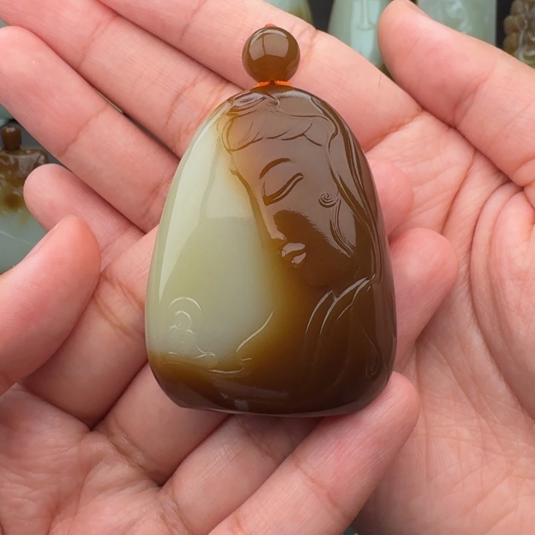 魔***力和田玉未镶嵌颈饰