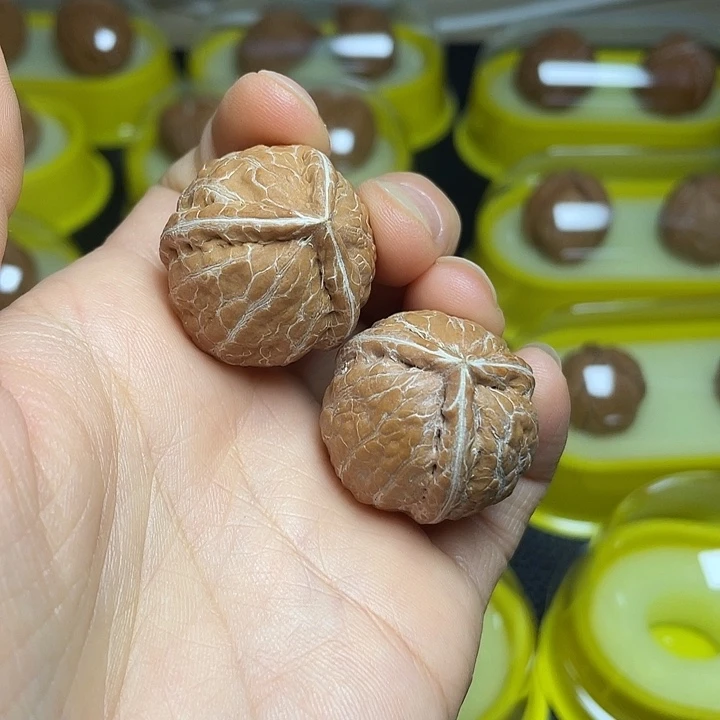 文玩核桃吊坠蛇皮纹三楞