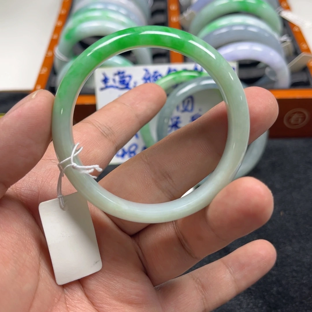 翡翠手镯（开口镯）未镶嵌