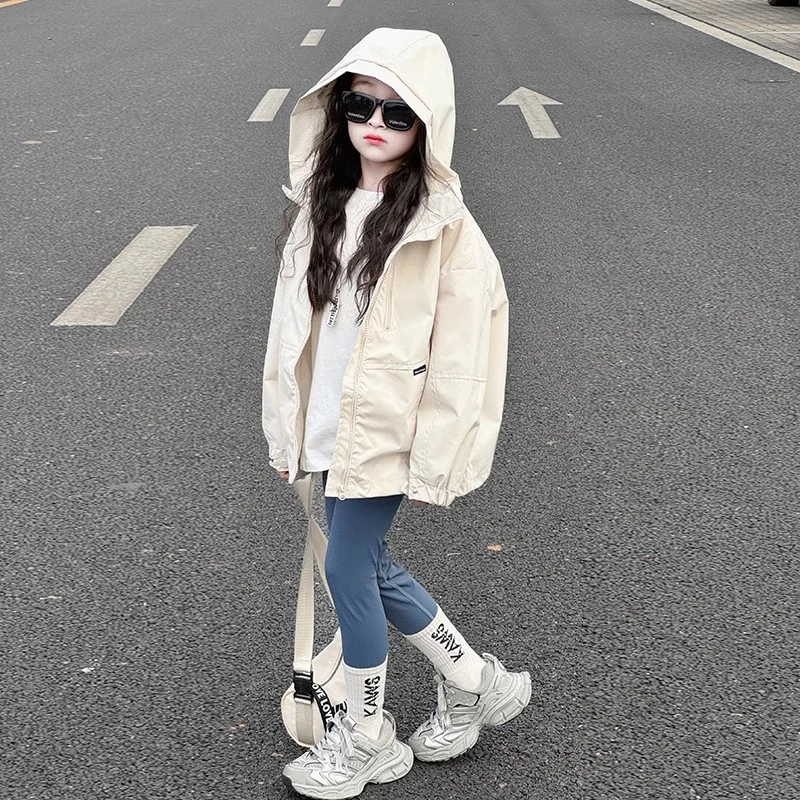 女童2025新款外套春秋儿童冲锋衣春装女孩春季超好看户外连帽风衣