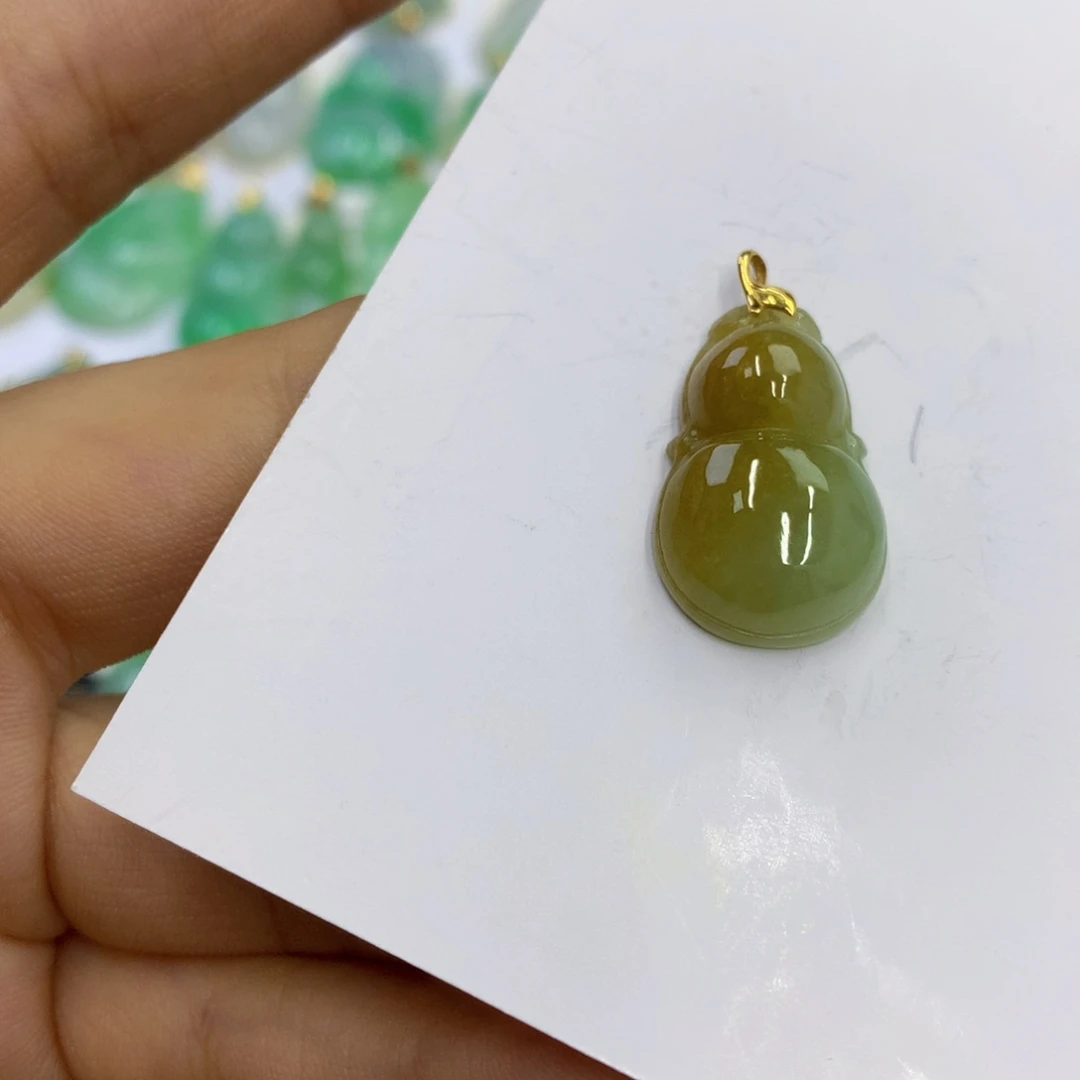 翡翠18K金镶嵌颈饰翡翠