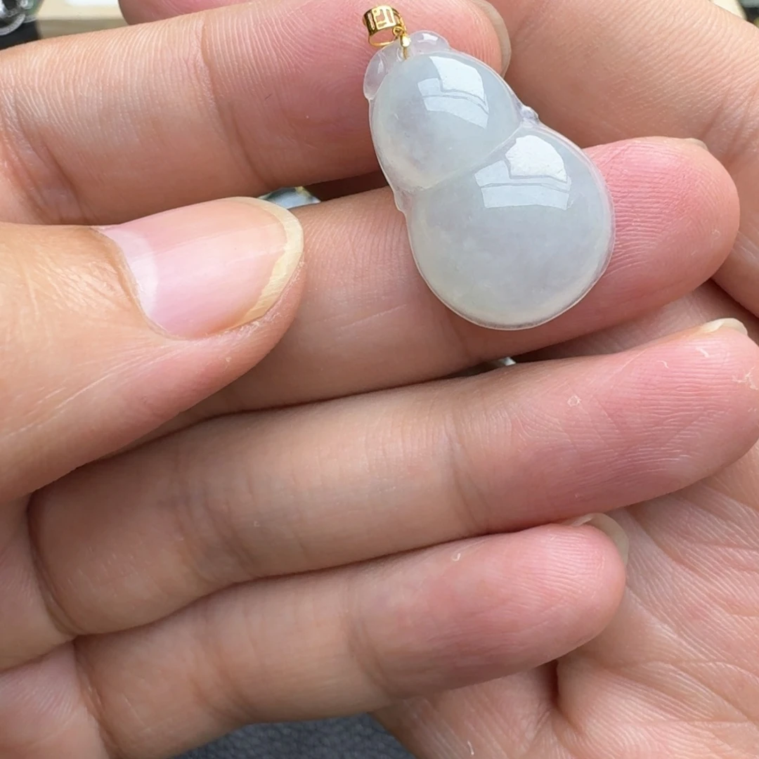 翡翠18K金镶嵌颈饰葫芦
