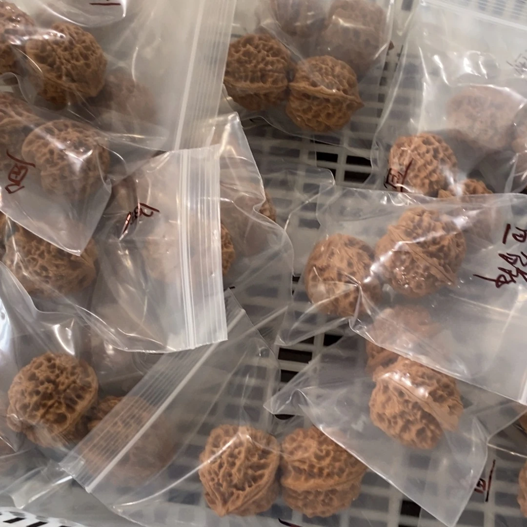 文玩核桃吊坠鱼鳞纹