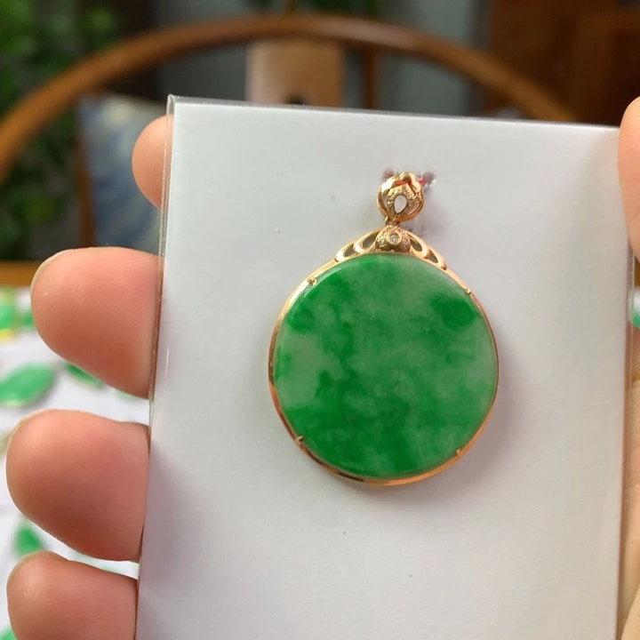 翡翠18K金镶嵌颈饰翡翠翡翠吊坠