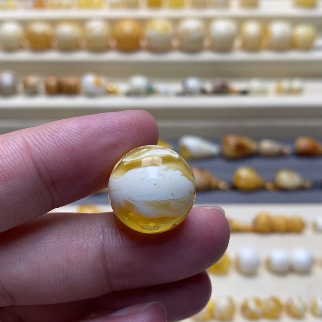 琥珀未镶嵌珠宝奇石