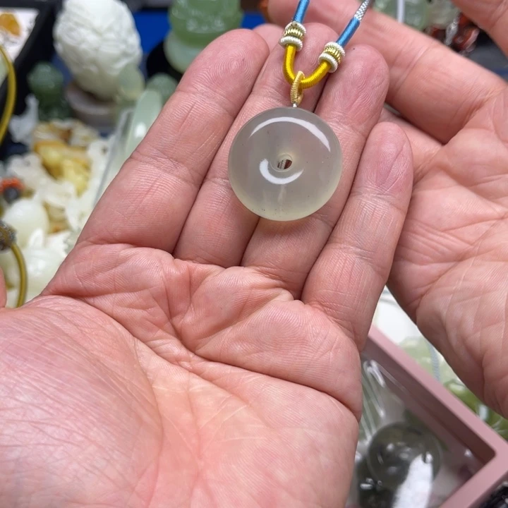 未镶嵌蛇纹石玉颈饰