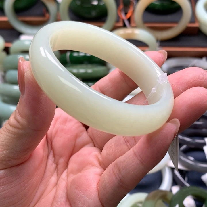 【闪购商品】未镶嵌手镯和田玉