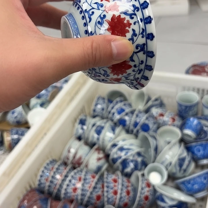 瓷片釉里红缠枝莲大压手杯景德镇