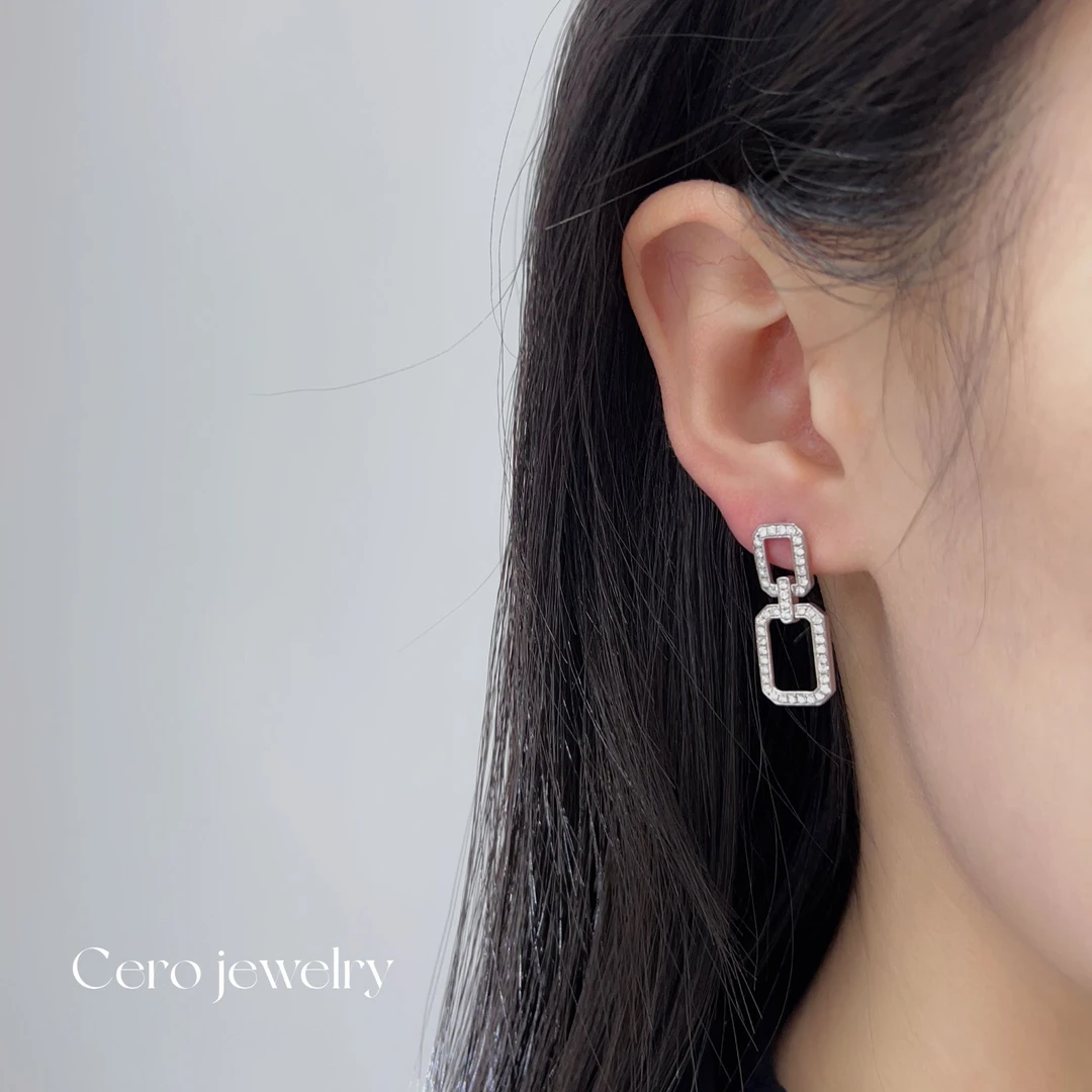 CERO【满钻吕字】18k金轻奢时尚气质款满钻吕字钻石耳钉AA0454