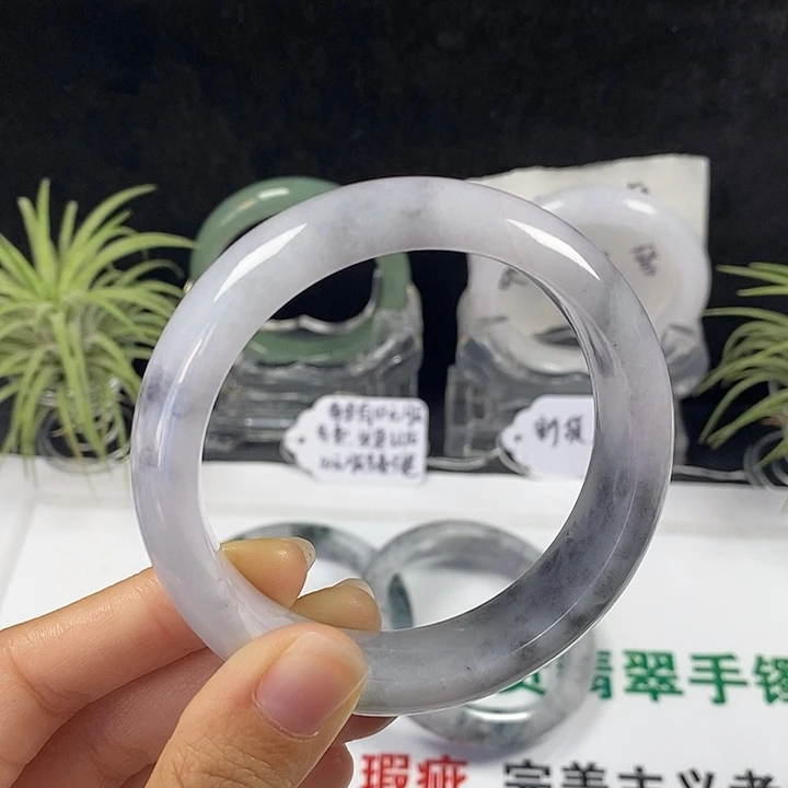 未镶嵌手镯翡翠42号。 58.6圈
