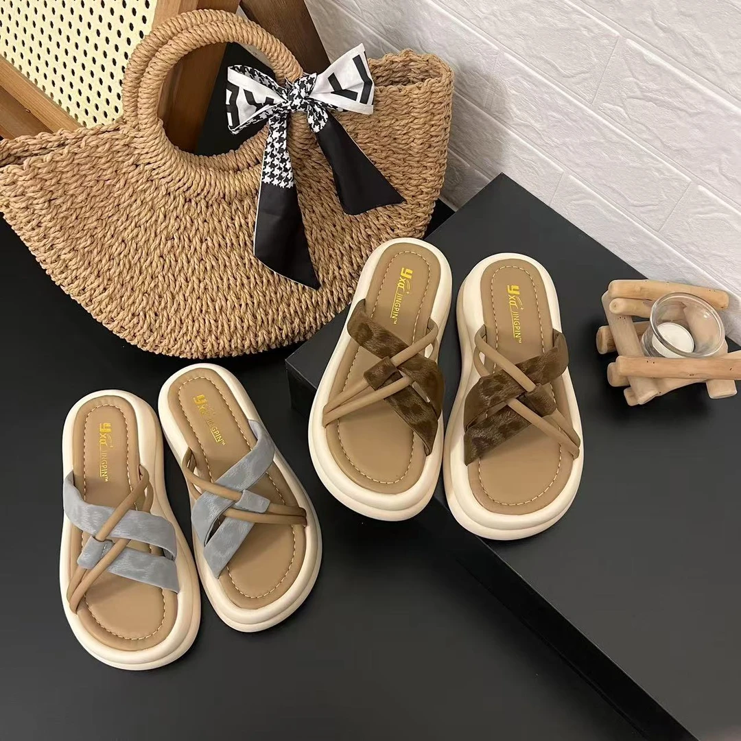 2025年夏季新款豹纹交叉一字拖日常百搭秀气厚底拖鞋时尚