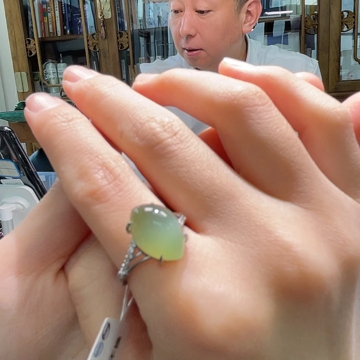 和田玉戒指未镶嵌猫眼