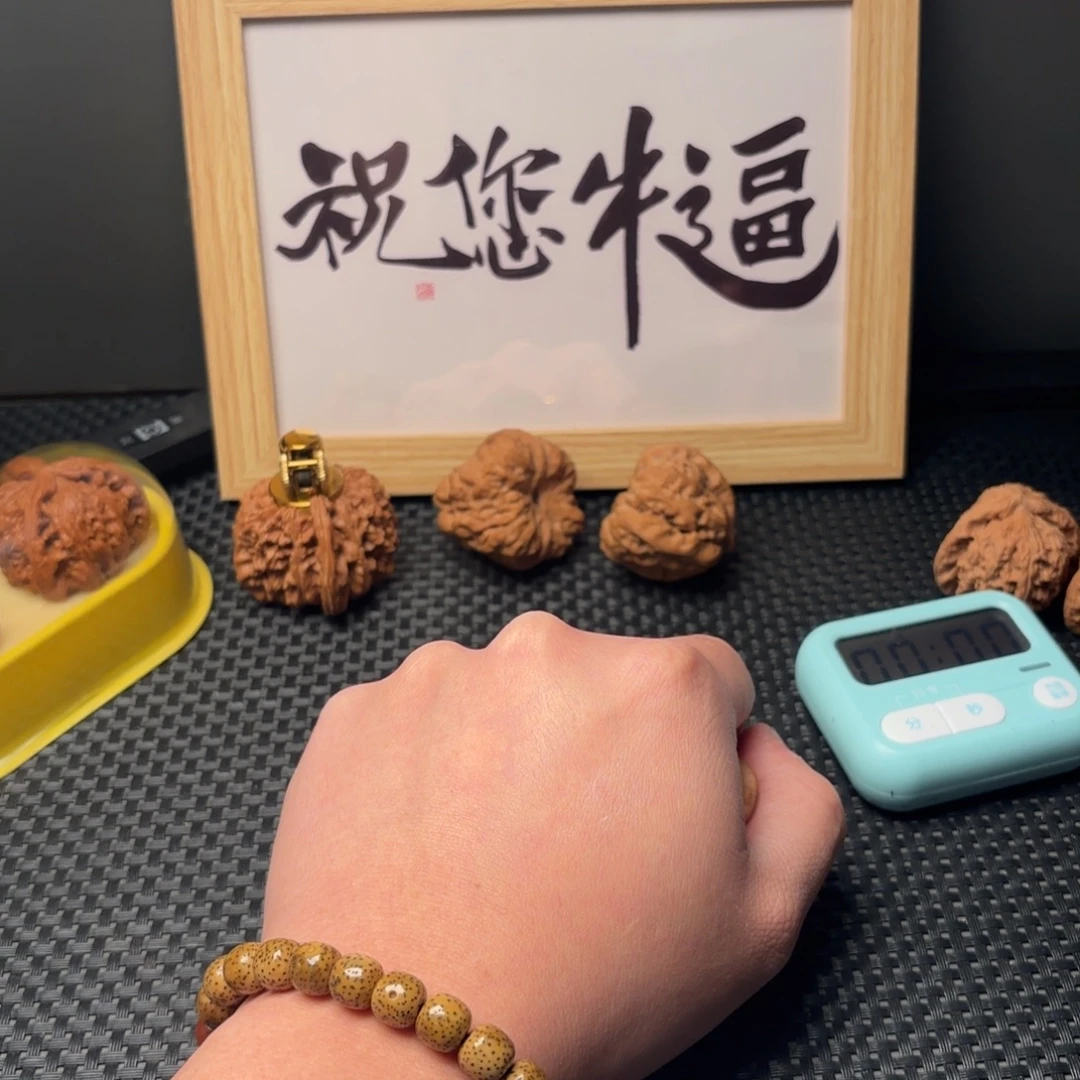 W***w吊坠文玩核桃哈哈