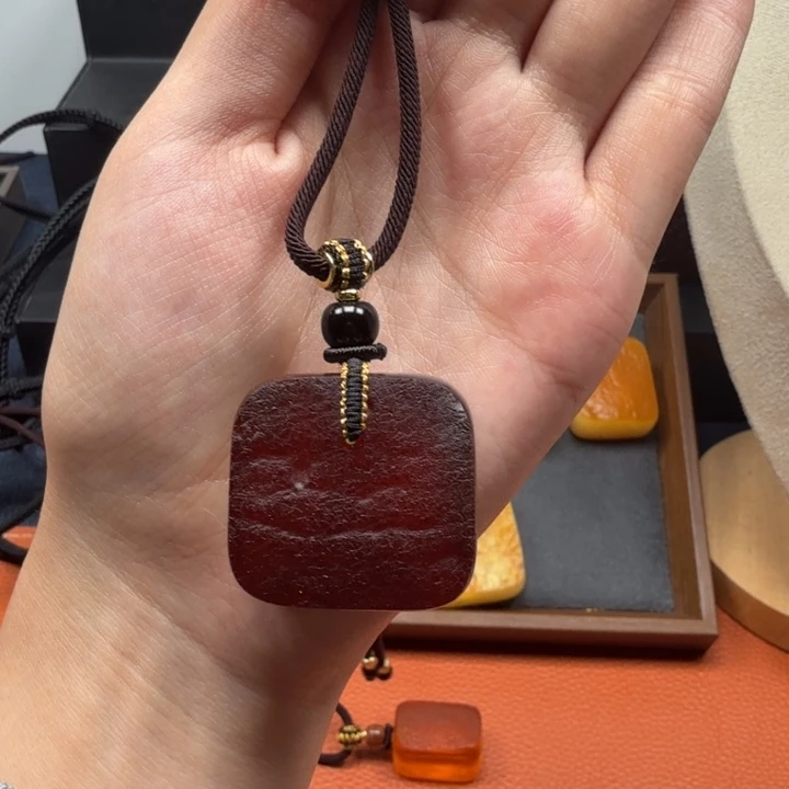 蜜蜡未镶嵌吊坠(赠链)