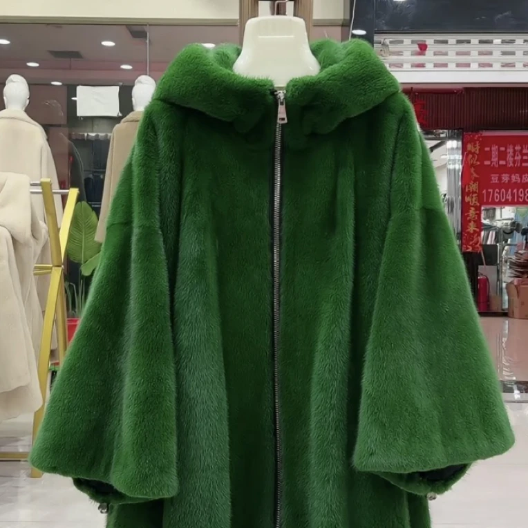 祖母绿阔袖挡风帽貂皮外套